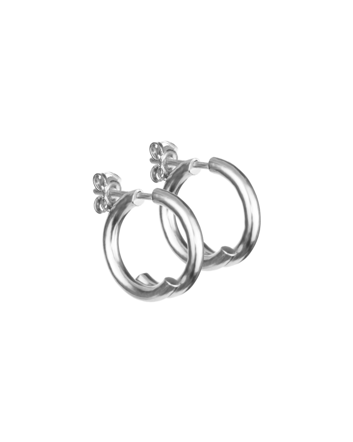 1.06 petite earring silver
